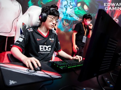 乐动体育入口 Scout回归赛场，赛况扑朔迷离首场状态亮眼，中国队观众沸腾！