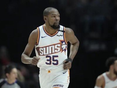 乐动体育官方网站密尔沃基雄鹿训练开放日，清晨伤情更新引欢呼，CBA常规赛在即，训练强度明显提升的简单介绍