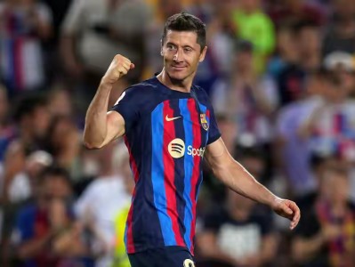 乐动体育包含莱万多夫斯基迎来二十赛季出色发挥，巴黎圣日耳曼观众热烈欢呼！的词条